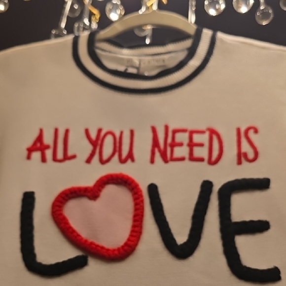 Alice + Olivia White and Black Wool Sweater with Red Love Design Oversized - Picture 4 of 14